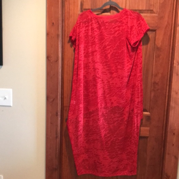 Basically me Red long flowing blouse - Picture 4 of 5